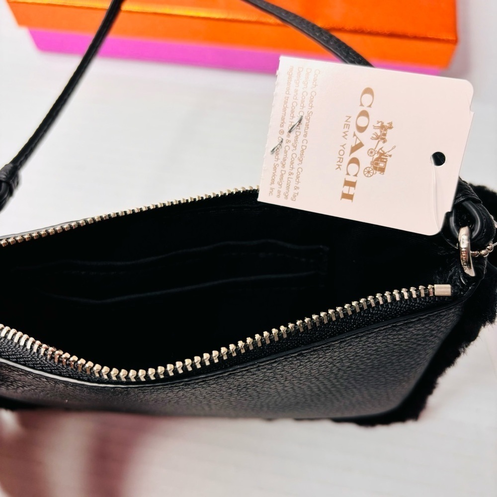 New COACH Black Shearling Trim Pebbled Leather Wristlet - Picture 2 of 6
